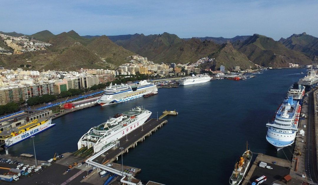 Puerto de Santa Cruz con vista aerea