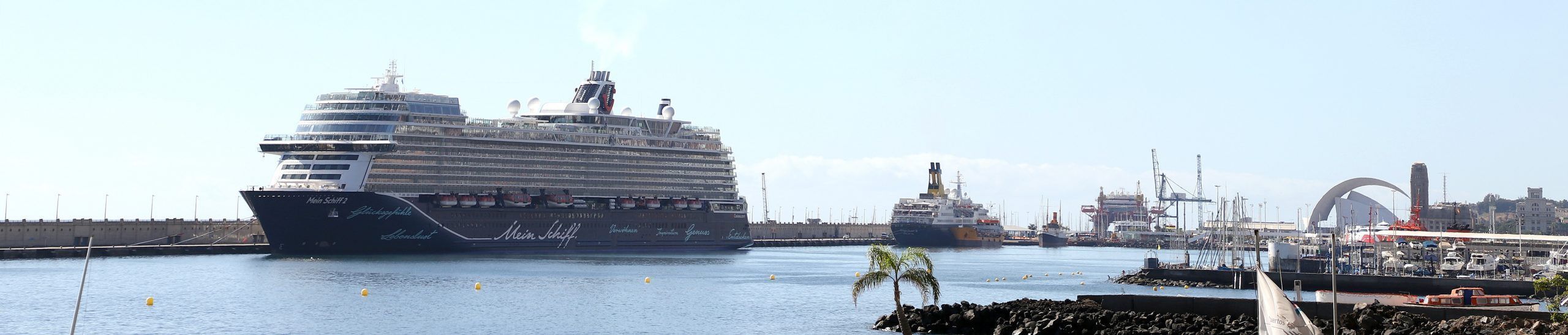 El crucero Mein Schiff 2 en el Puerto de Tenerife