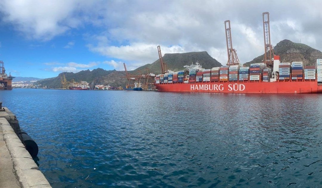 Portacontenedores en el puerto de Tenerife