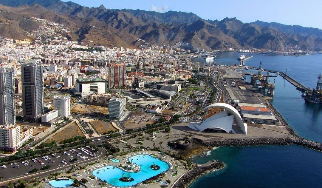 Dársena de Los Llanos con el Auditorio de Tenerife