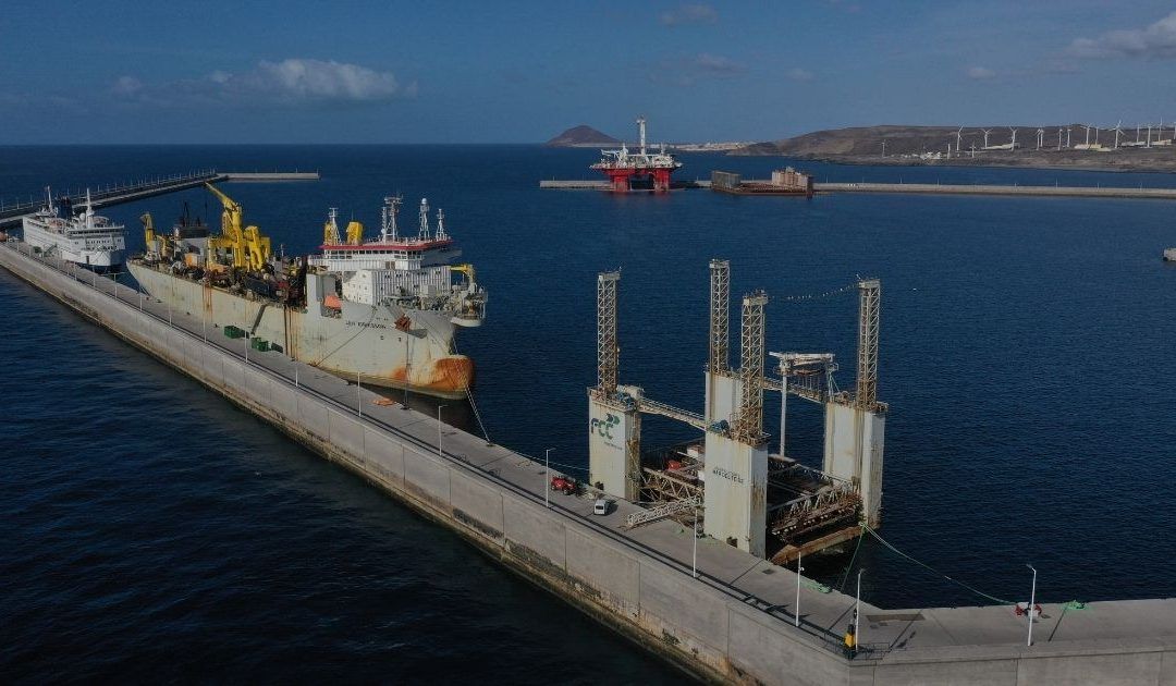 El de Granadilla, segundo dique flotante del sistema portuario tinerfeño