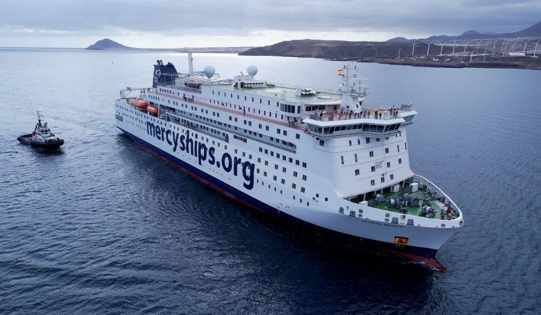 El puerto de Granadilla acoge al mayor buque hospital civil del mundo