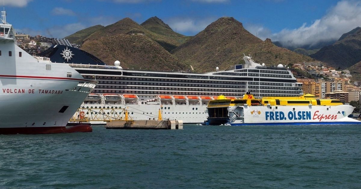 Los Ferrys de ARMAS y Fred Olsen atracados