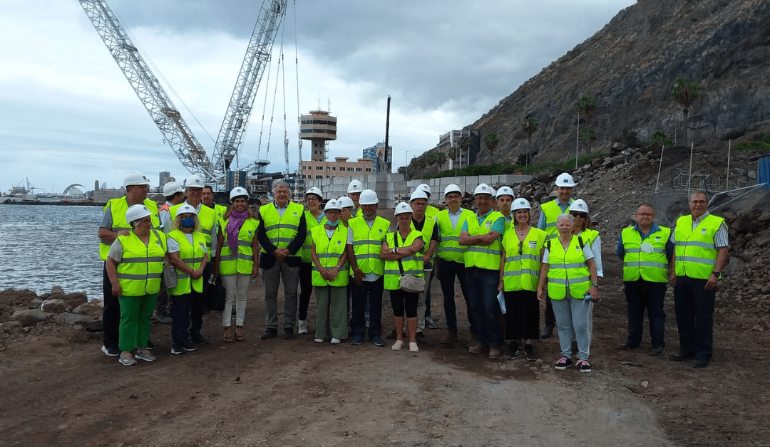 Una iniciativa de Puertos de Tenerife acerca a vecinos y técnicos en la zona de obras del litoral Valleseco