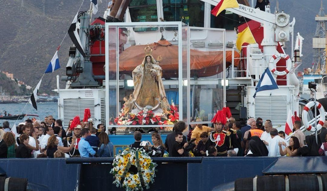 Vuelve al puerto de Tenerife el embarque de la Virgen del Carmen tras dos años de parón por el COVID-19