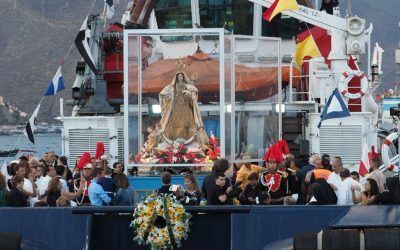 Vuelve al puerto de Tenerife el embarque de la Virgen del Carmen tras dos años de parón por el COVID-19