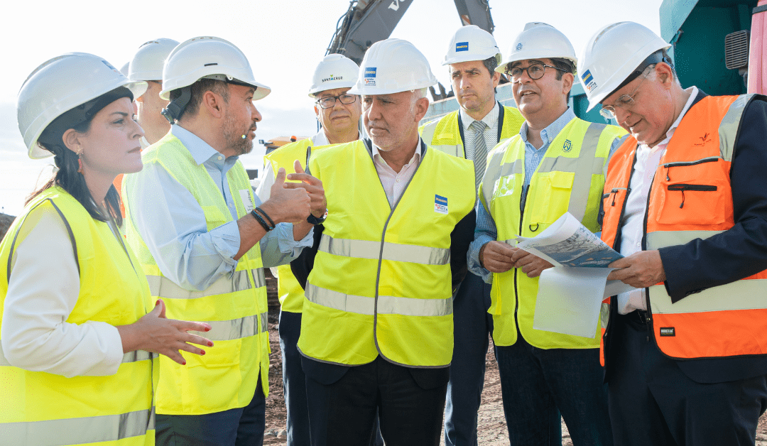 El presidente del Gobierno de Canarias y autoridades públicas visitan las obras del litoral de Valleseco