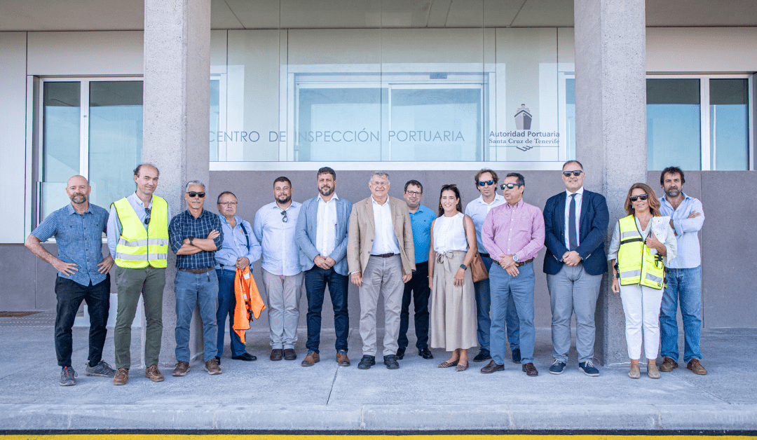 Visita de miembros de la comunidad portuaria al puerto de Granadilla