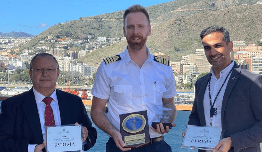 Primera escala y posicionamiento en Tenerife del crucero de lujo Evrima