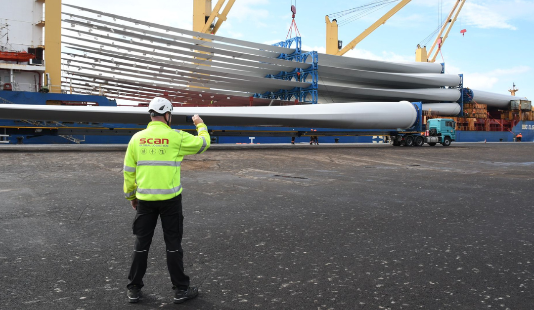 El puerto de Granadilla acoge este mes a dos grandes buques para la descarga de doce aerogeneradores