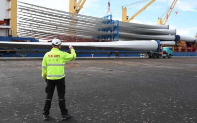 El puerto de Granadilla acoge este mes a dos grandes buques para la descarga de doce aerogeneradores