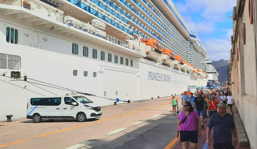 El puerto de Santa Cruz de Tenerife registra un significativo incremento en el tráfico de pasajeros y mercancías