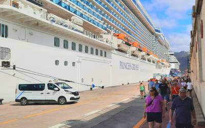 El puerto de Santa Cruz de Tenerife registra un significativo incremento en el tráfico de pasajeros y mercancías