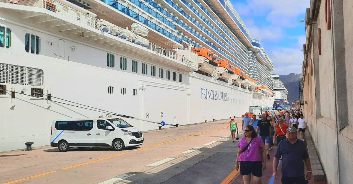 El puerto de Santa Cruz de Tenerife registra un significativo ...