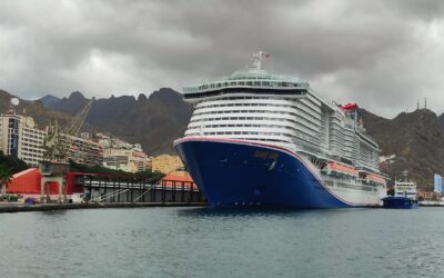 Primera escala y posicionamiento del crucero Mardi Grass en el puerto de Tenerife