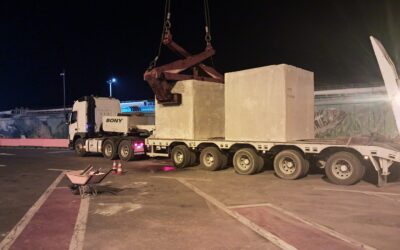 El puerto de Los Cristianos avanza en el refuerzo de su dique exterior con el inicio de la colocación de bloques